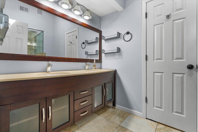 Building Photo - 6319 N Colorado Ave