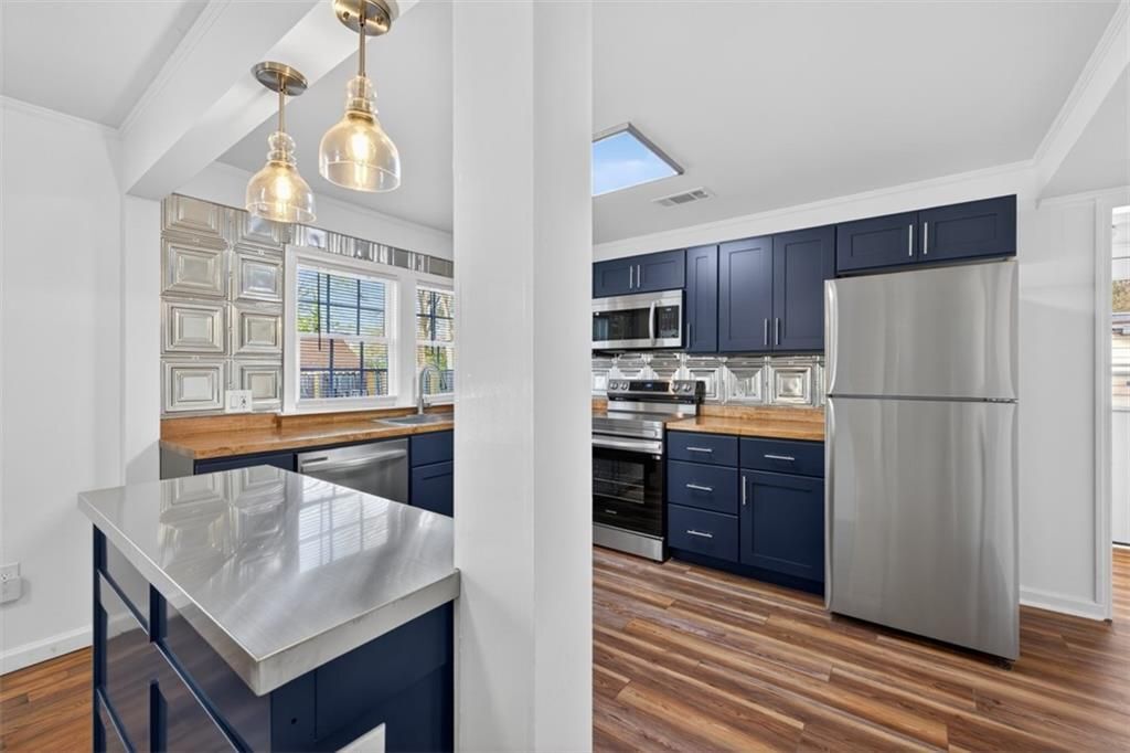 Building Photo - 240 E 5th Ave