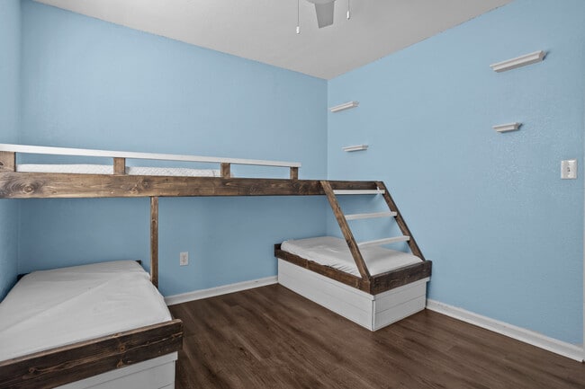 Building Photo - 5100 Egham Ct