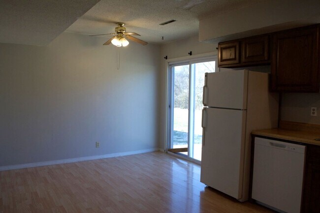 Building Photo - Affordable 3 Bedroom Duplex, SW Columbia!