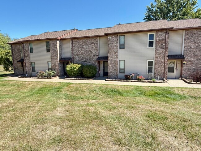 Primary Photo - 2032 Waterfront Dr N