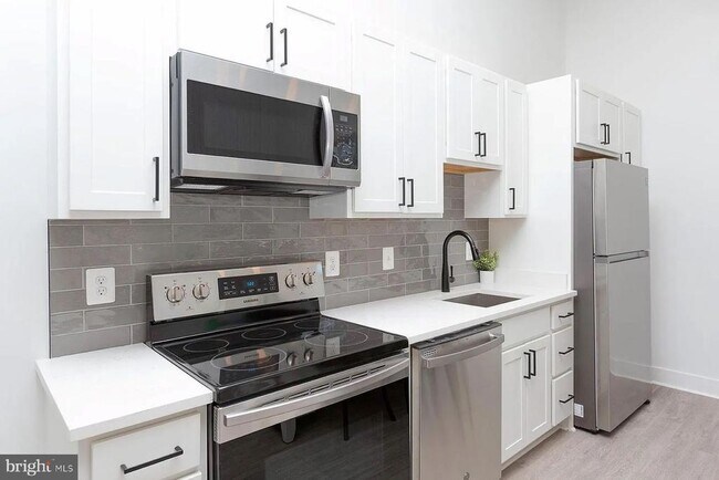 Primary Photo - 211 St Paul St