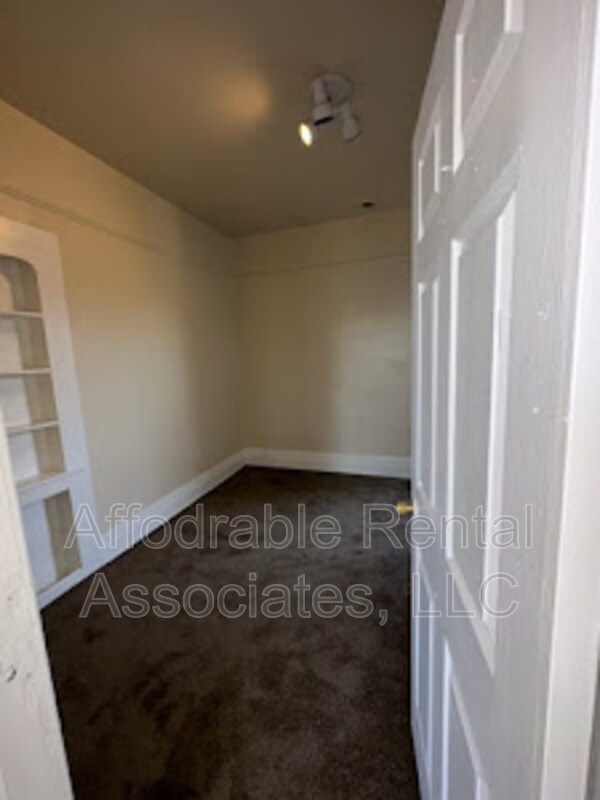 Building Photo - 1558 S 10th St