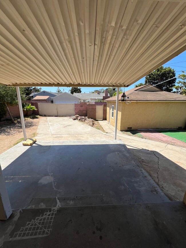 Building Photo - Charming 3-Bedroom Home with Modern Comfor...