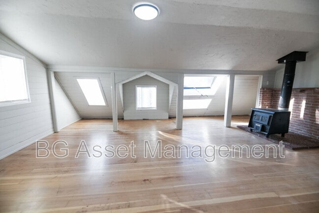 Building Photo - 1723 Bayo Vista Ave