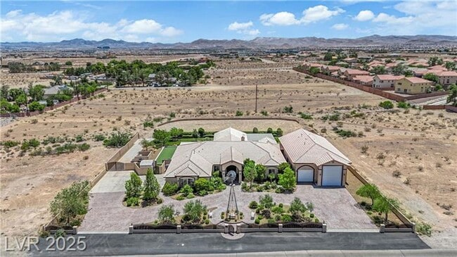 Building Photo - 1.2 Acres with Indoor & Outdoor RV Parking!!!!