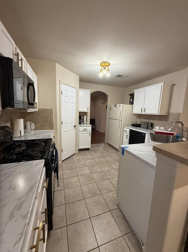 Building Photo - 168 Dolomite Dr