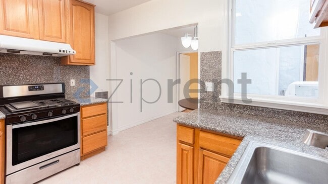 Building Photo - 1578 43rd Ave