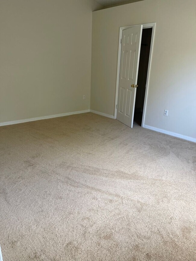 Building Photo - 4 Bedroom, 2 Bathroom, 2 Car Garage Home. Move-in Ready