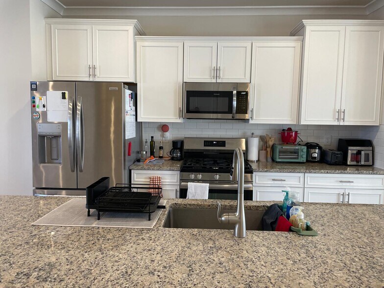 Building Photo - 1235 Greylock Ln