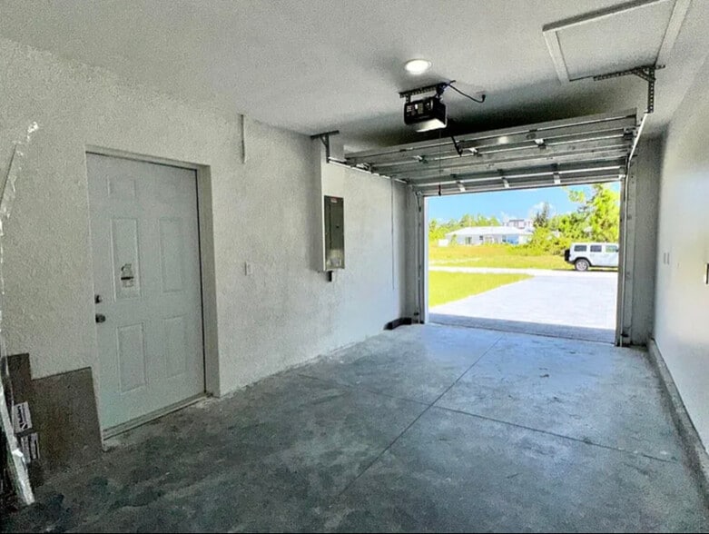 Building Photo - 1949 Quintero Ln