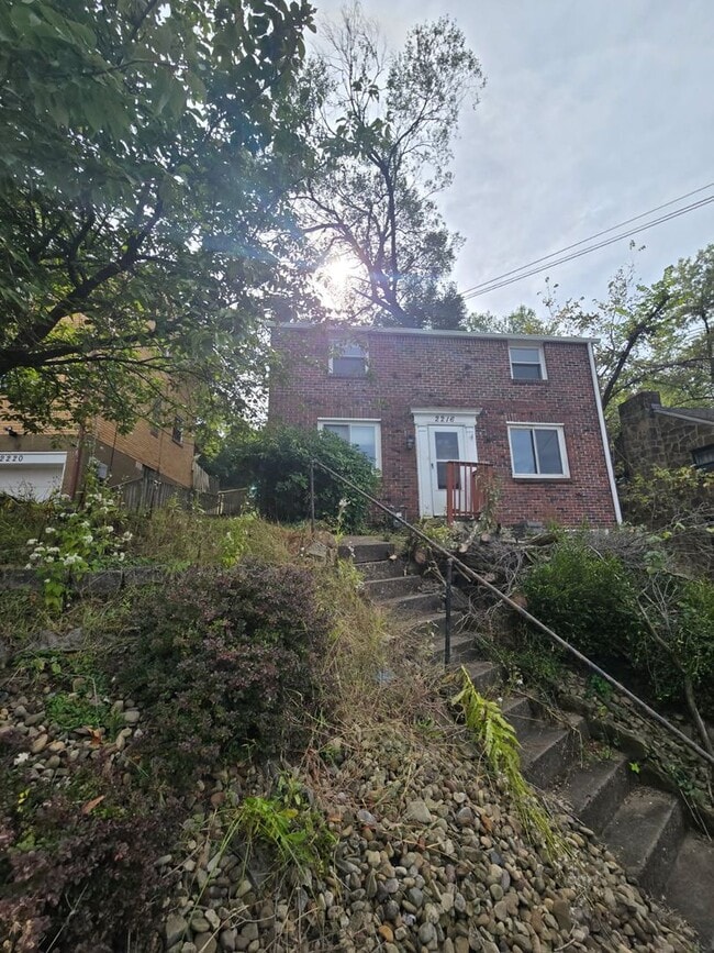 Building Photo - Welcome to this charming 3-bedroom, 1-bath...