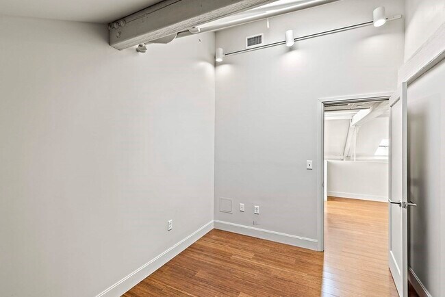 Building Photo - 33 3rd Ave