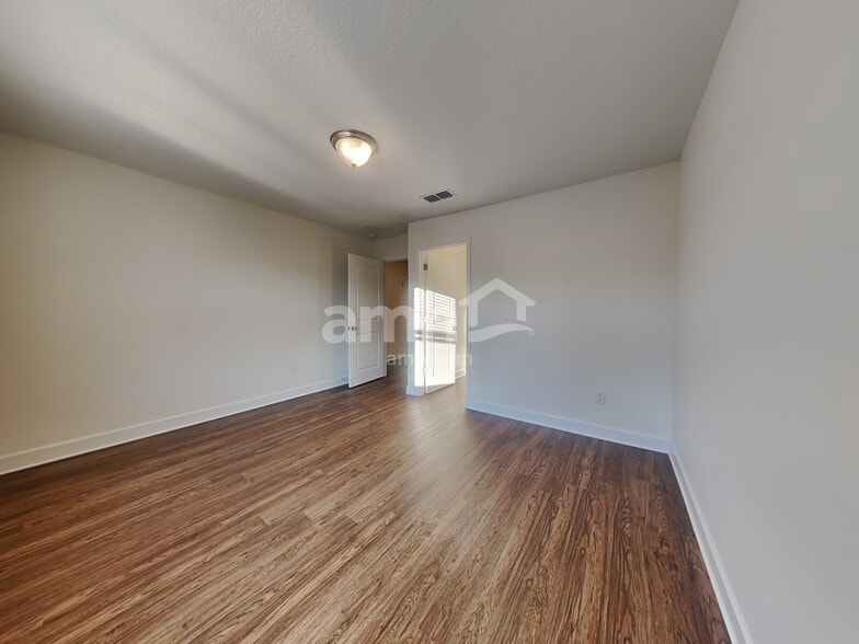 Building Photo - 3051 Creek Village Ln