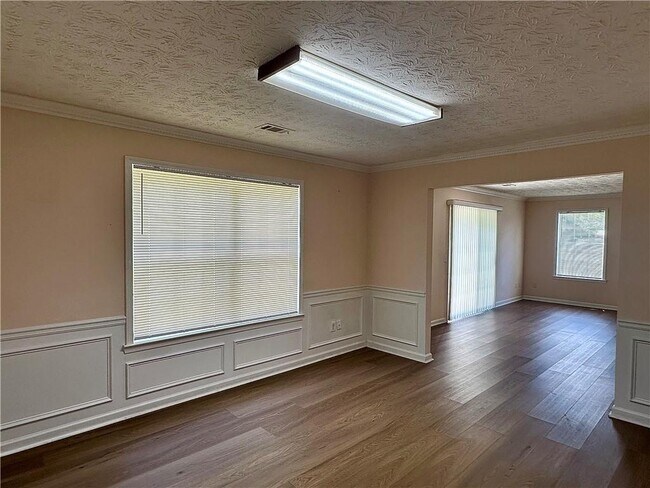 Building Photo - 665 Walnut Creek Dr NW
