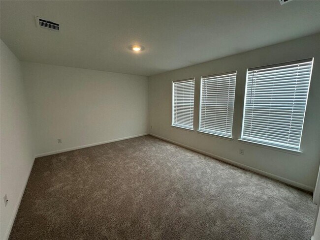 Building Photo - 112 Diorite Dr