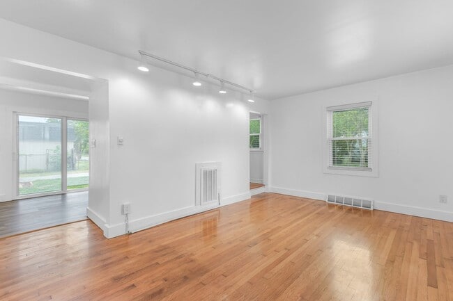 Building Photo - Welcome to this charming home located in t...