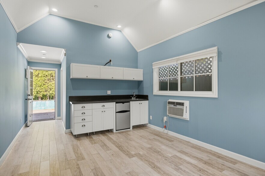 Building Photo - 4316 N Clybourn Ave