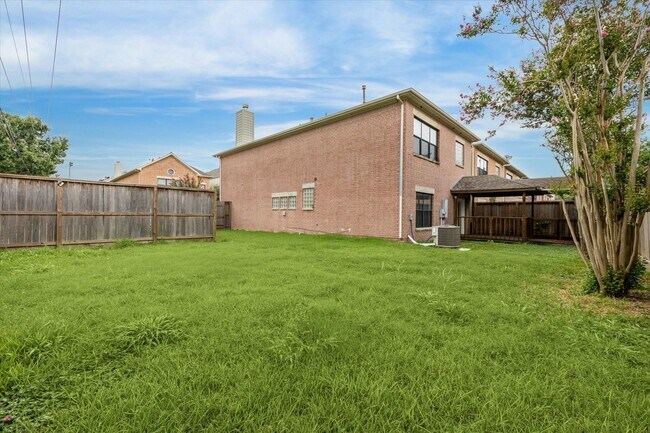 Building Photo - 9829 Riddlelink Ln