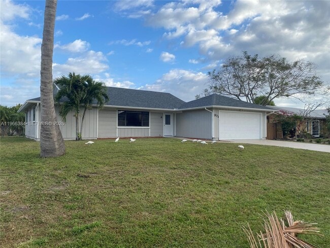 Building Photo - 371 SE Fairchild Ave