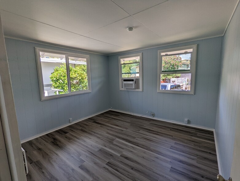 Building Photo - 3804 Salt Lake Blvd