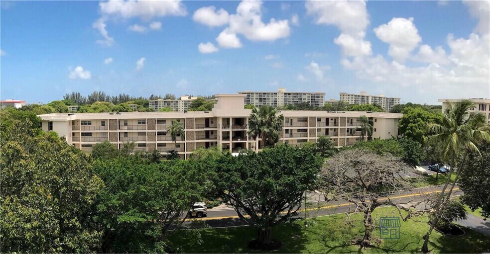 Building Photo - 2651 S Course Dr