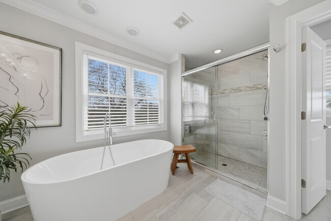 Building Photo - 7814 Brookbank Rd