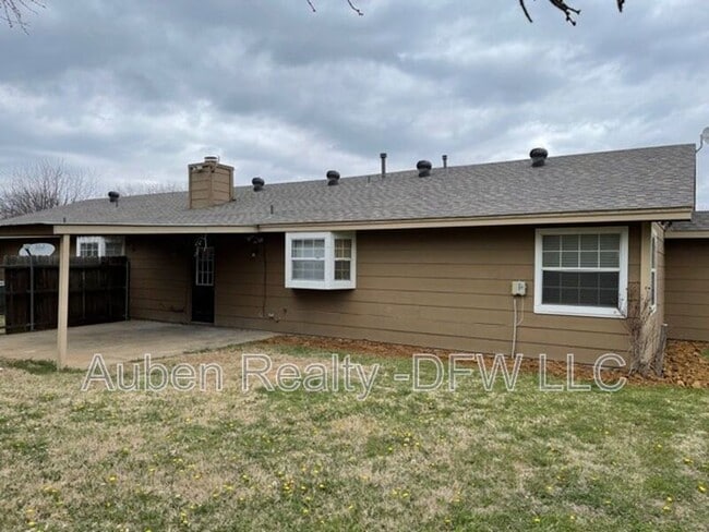 Building Photo - 206 Honey Bee Dr