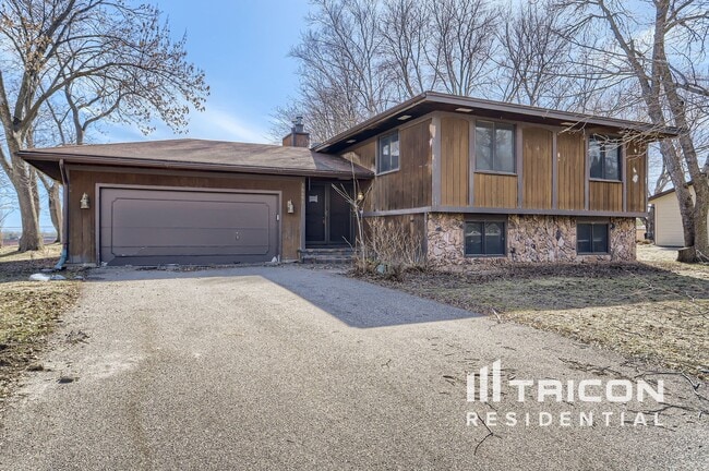 Building Photo - 16691 N Hillcrest Ct