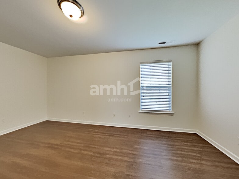 Building Photo - 3318 Diamond Ct