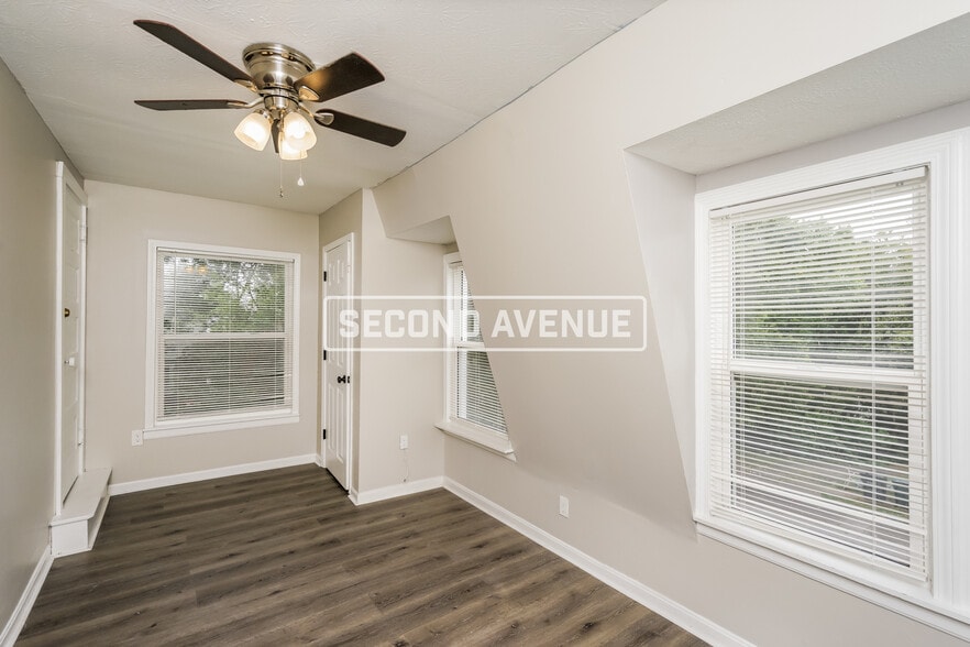 Building Photo - 916 Fairbanks Ave