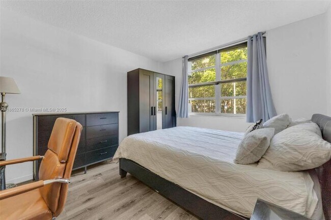 Building Photo - 2 bedroom in Aventura FL 33160