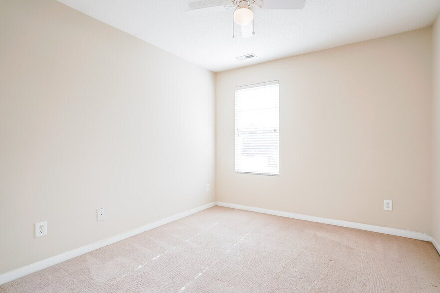 Building Photo - 51 Valleyfield Dr