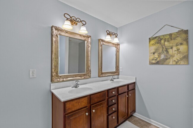 Building Photo - 4531 Dalbeth St