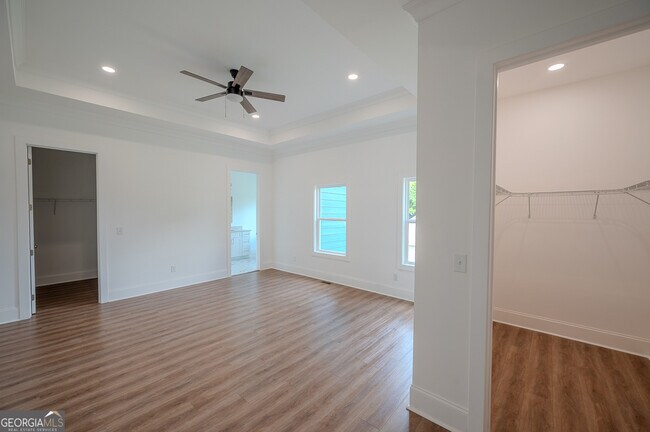 Building Photo - 1993 Reynolds Dr SW