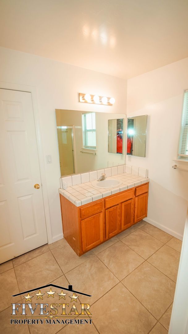 Building Photo - 5311 Sunbird Ct