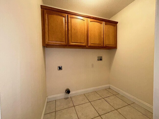 Building Photo - 3221 Twilight Dr