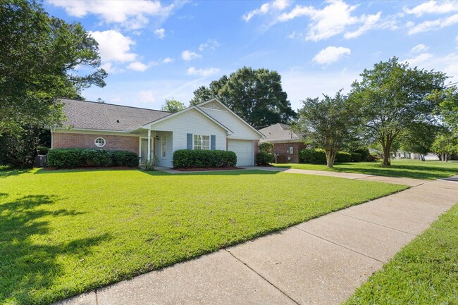 Building Photo - UPCOMING FAIRHOPE COTTAGE