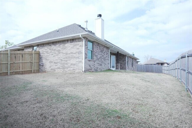 Building Photo - 5216 Bing Cir