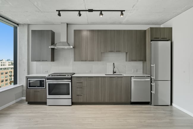 Building Photo - 932 W Madison St