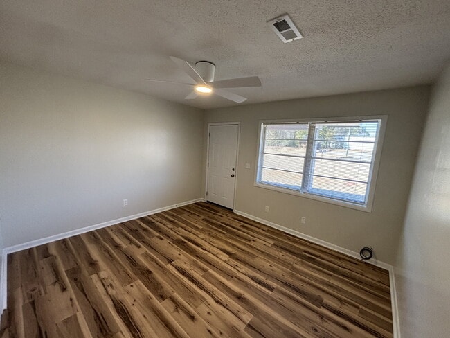 Building Photo - Available FOR RENT in Midland City, AL