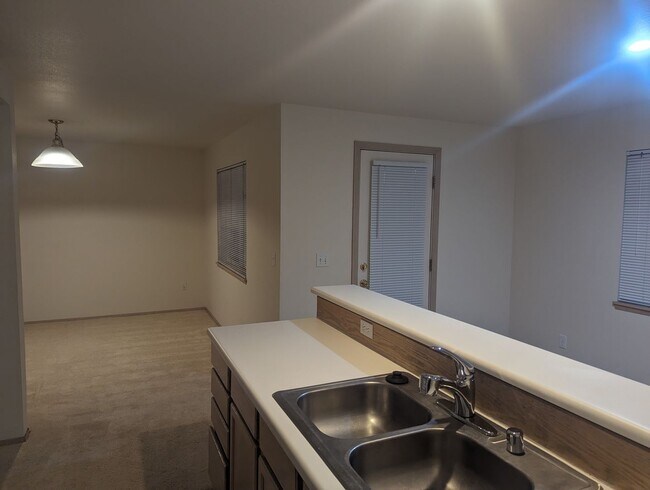 Building Photo - 3-Bedroom Silverdale Ridgetop near Island Lake.