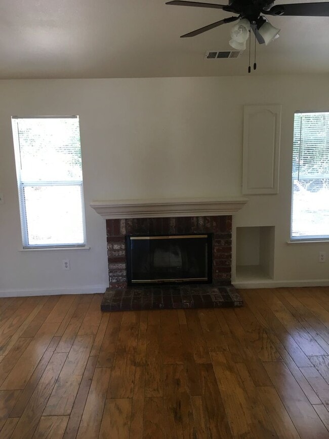 Building Photo - South-West Redding Home