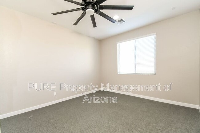 Building Photo - 513 E Yellowstone Pl