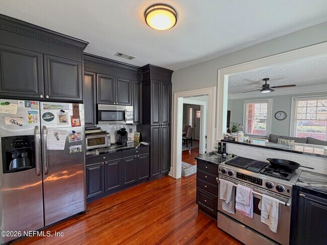 Building Photo - 3323 Park St