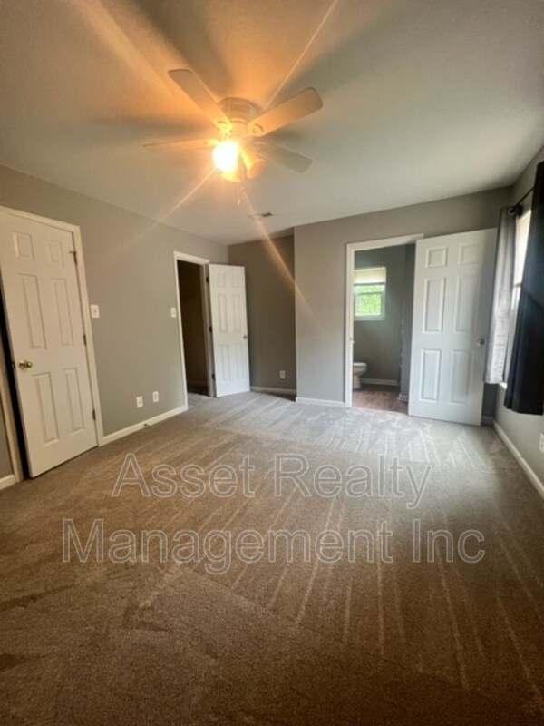 Building Photo - 11011 Woody Dr