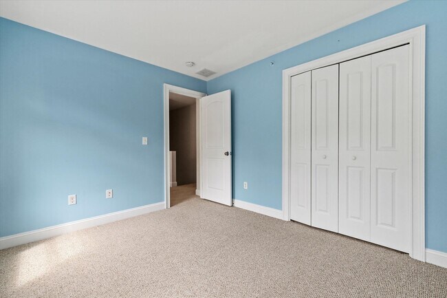 Building Photo - 30 Daylily Ln