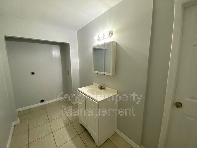 Building Photo - 3208 Louisiana Ave