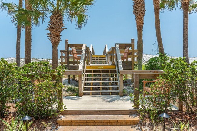 Building Photo - Views! Gorgeous, upgraded penthouse condo at The Breakers