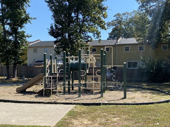 Building Photo - 813 Sledgehammer Dr